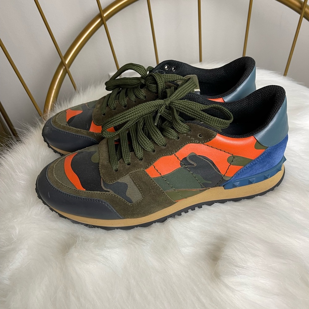 Authentic men’s Valentino camo leather sneakers. Size 8 in mens, 10 in women.